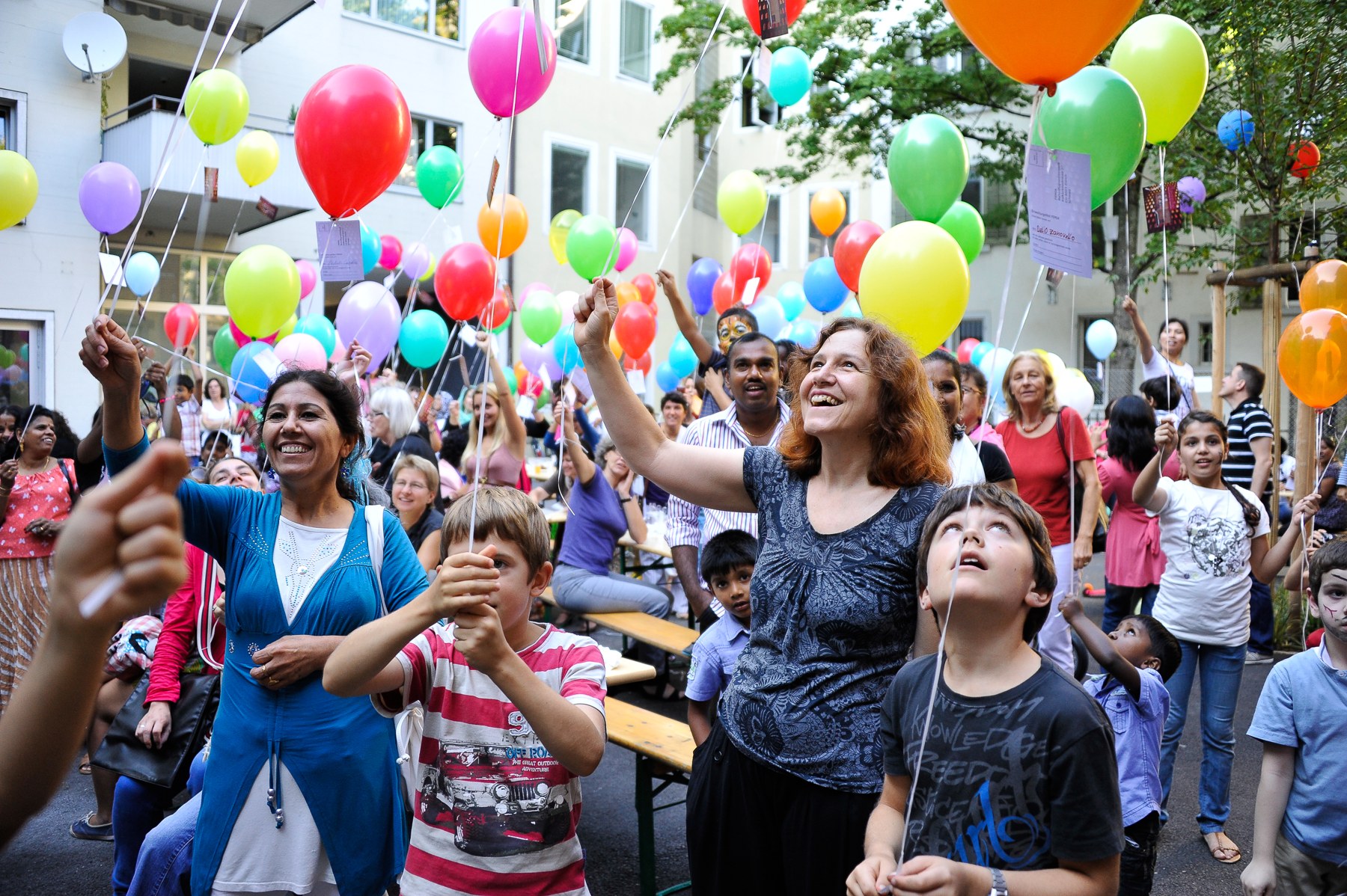 Fest mit Ballons an der Kalkbreitestrasse