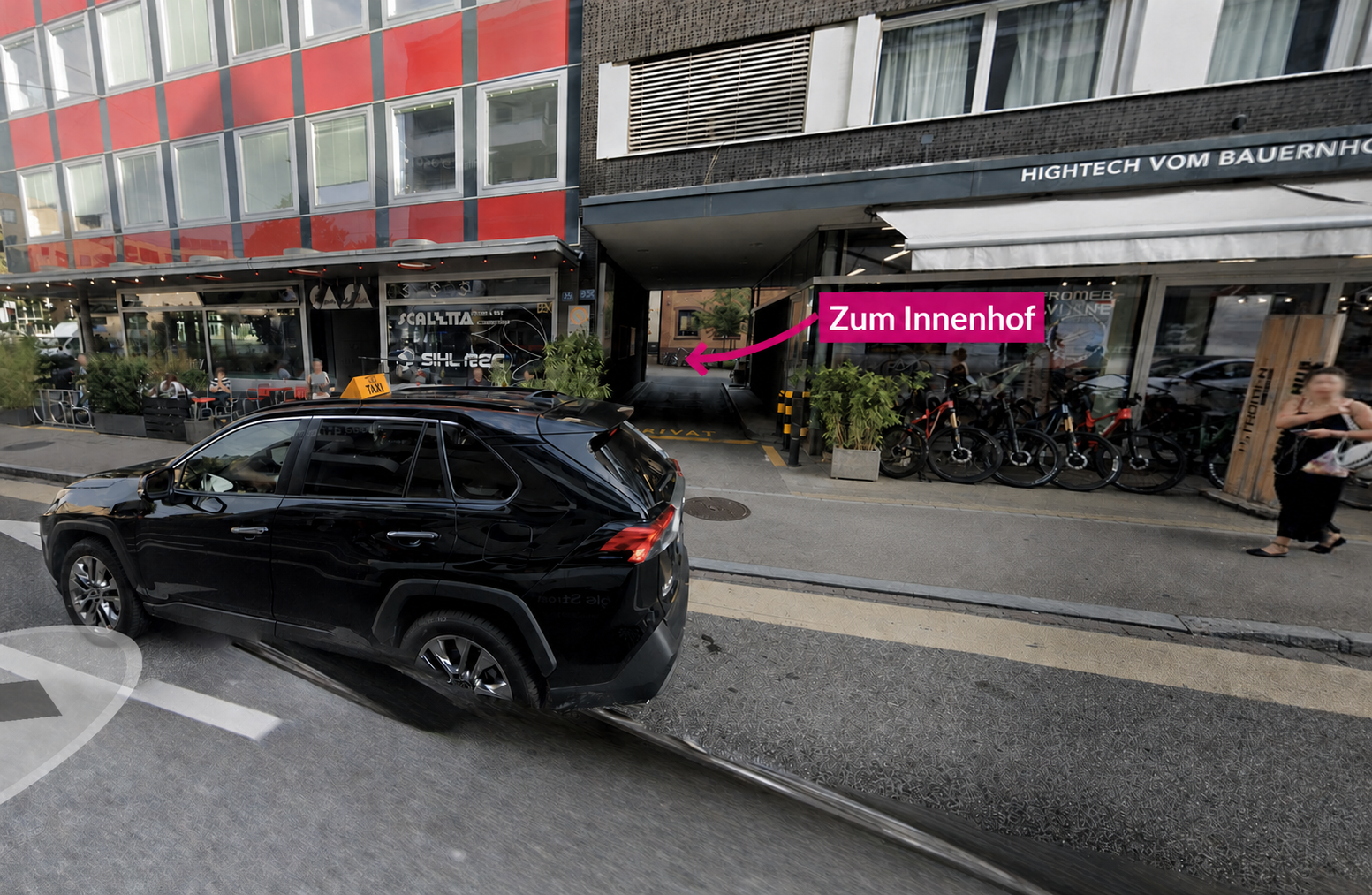 Einfahrt zum Innenhof von FEMIA an der Kalkbreitestrasse 37